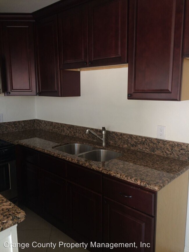 Building Photo - 714-718 W 20th St