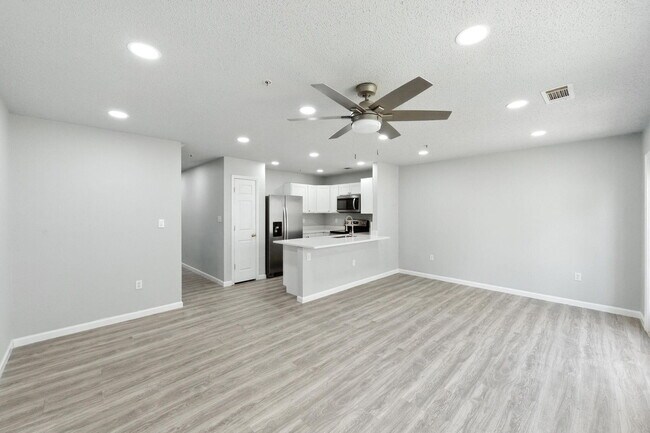 Building Photo - 303 Crooked Pine Trail