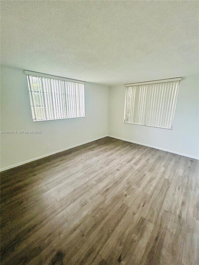 Building Photo - 3100 W Rolling Hills Cir