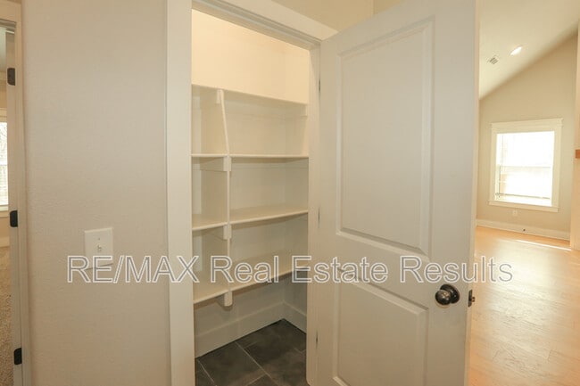 Building Photo - 10 Latheron Pl