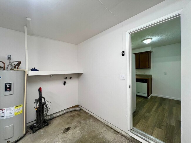 Building Photo - (#724) Duplex Near Squaxin Park - Water/Se...