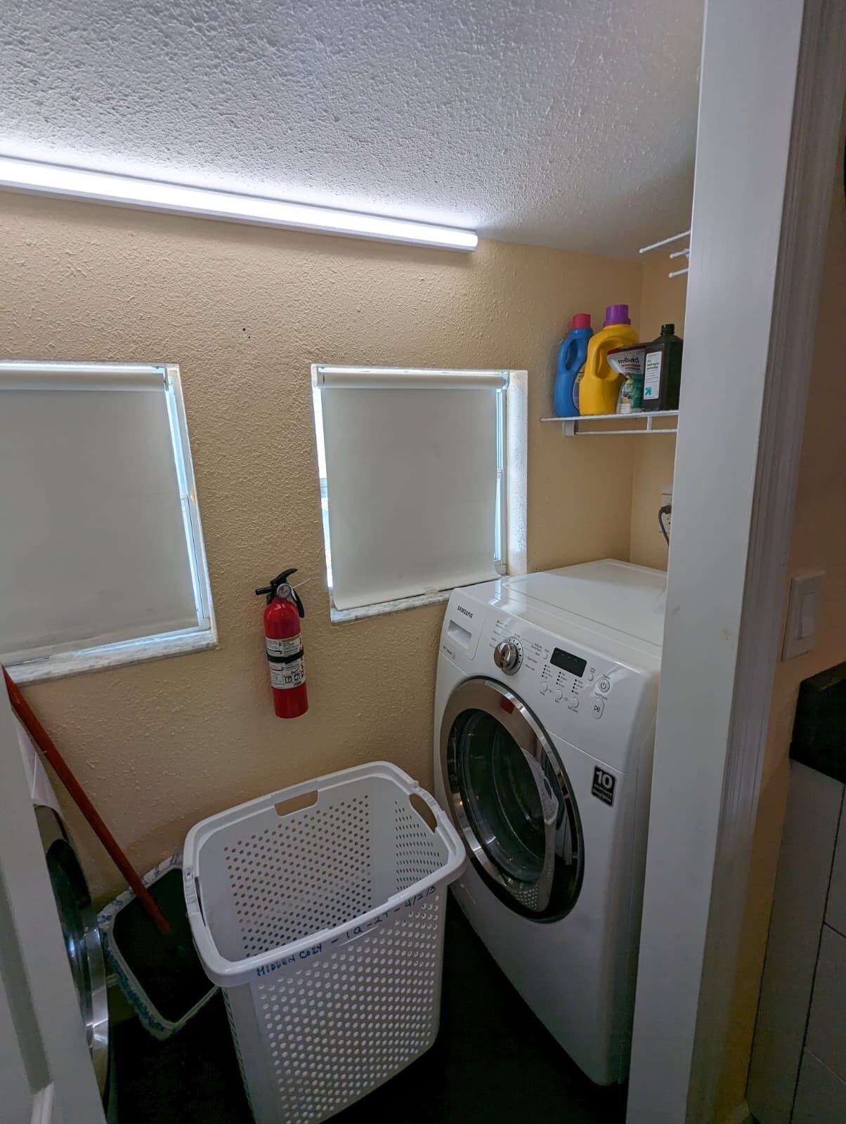 Building Photo - 203 W Crest Ave