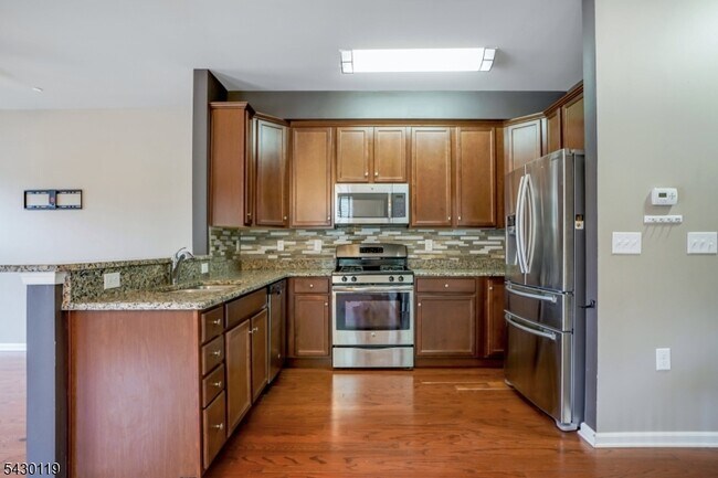 Building Photo - 512 Waterview Ct