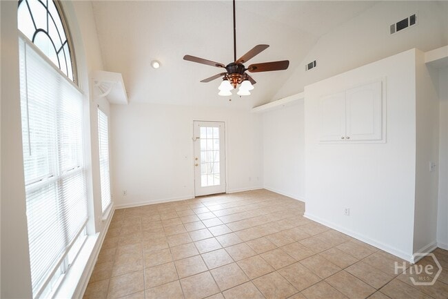 Building Photo - 108 Steven St