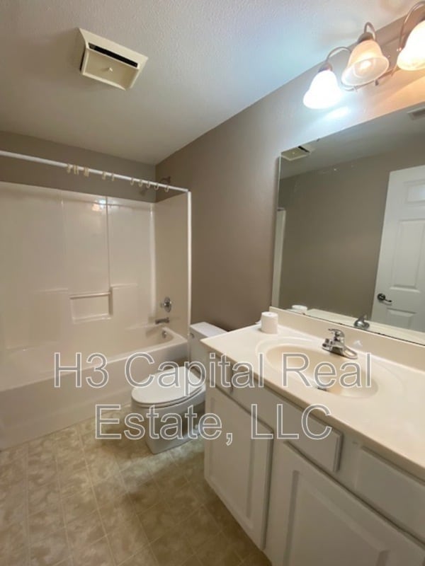 Building Photo - 621 Titan Dr