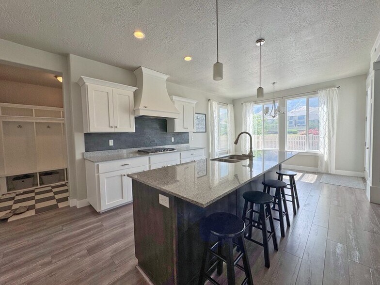Building Photo - 3687 S Spinnaker Bay Dr
