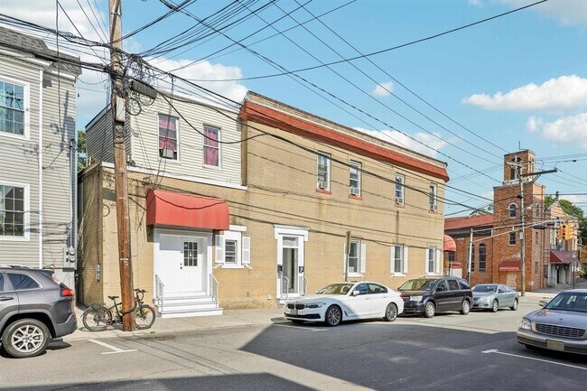 Building Photo - 541 70th St