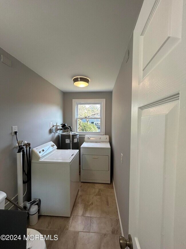 Building Photo - 27 Milford Ave