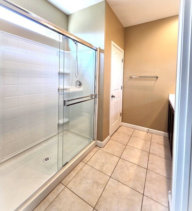 Building Photo - 3 bedroom home with den or office