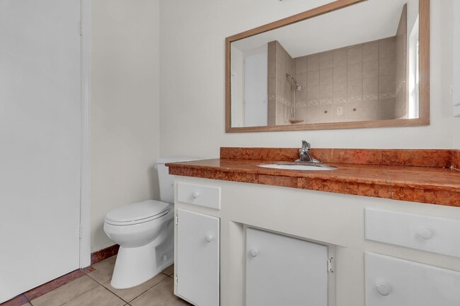 Building Photo - 6120 E Walton St