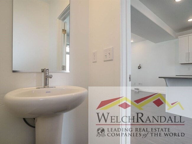 Building Photo - Live in Comfort & Style – 2BR, 2BA Townhom...