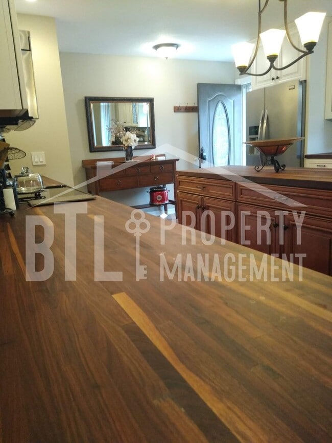 Building Photo - Furnished Kimberling City Duplex! ALL UTIL...