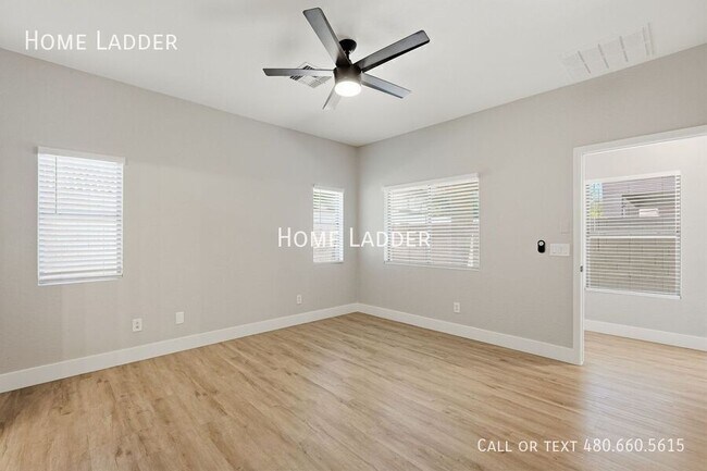 Building Photo - 2576 W Preserve Way