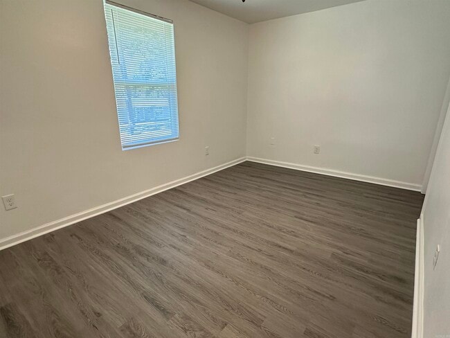 Building Photo - 8a Hiland Pl