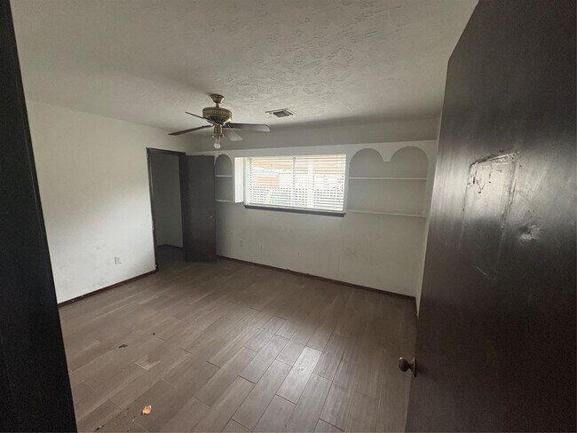 Building Photo - 8027 Garden Parks Dr