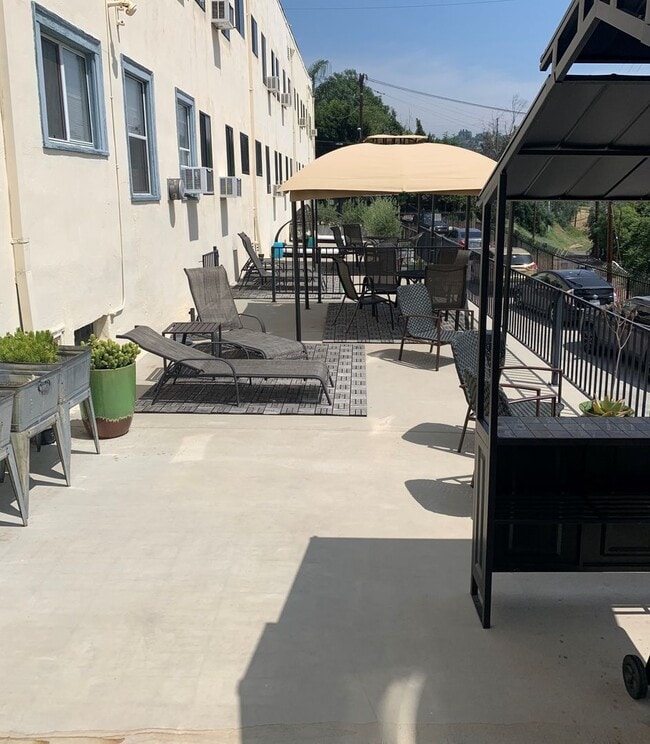 Building Photo - Charming Studio located minutes from DTLA,...