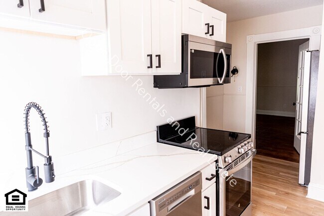 Building Photo - 846 Columbia Ave