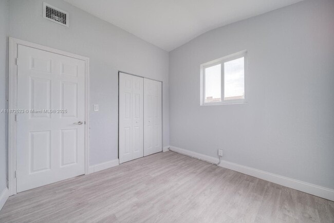 Building Photo - 17725 SW 103rd Ave