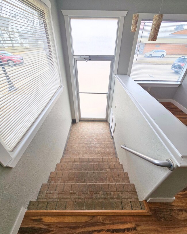 Building Photo - 1-603 1/2 N Superior Ave