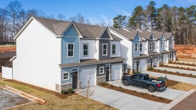 Building Photo - Luxury 2-Bedroom Townhome for Rent in Chimney Oaks – Golf Community Living!
