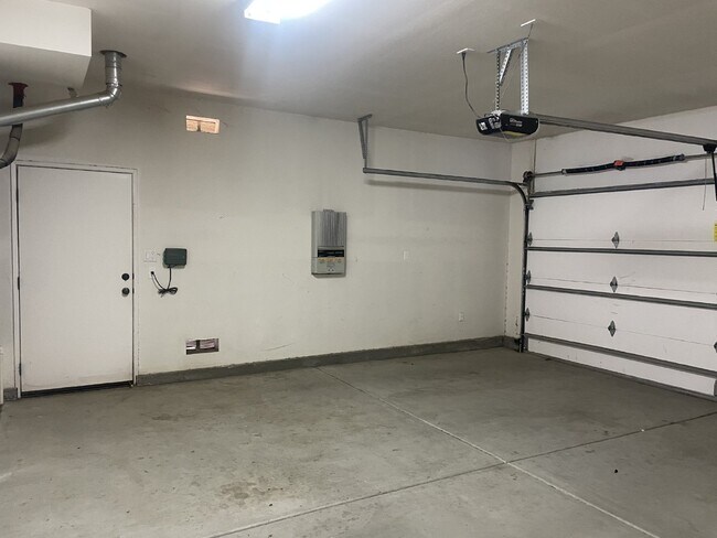 Building Photo - Long-term Rental