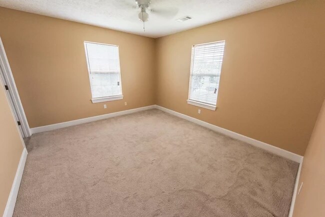 Building Photo - 1900 Lee Rd 61