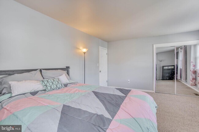 Building Photo - 9909 Maidbrook Rd