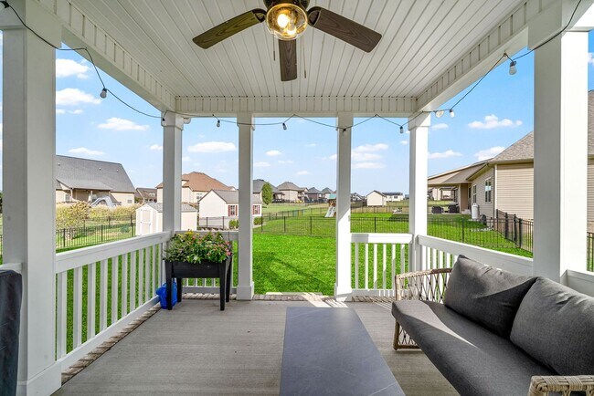 Building Photo - Pet Friendly Four Bedroom with Bonus!