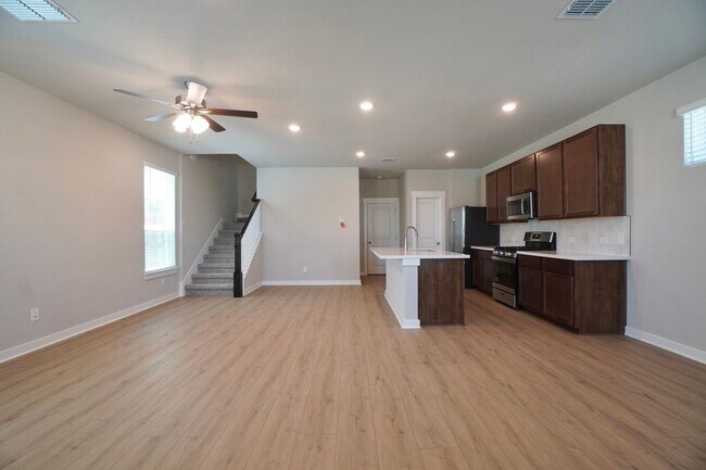 Building Photo - 136 Greinert Dr
