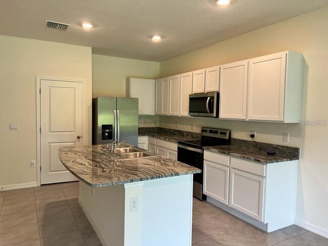 Building Photo - 32895 Pez Landing Ln