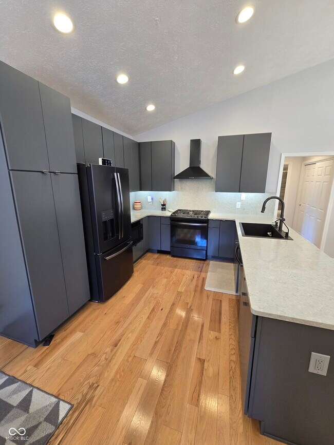 Building Photo - 8198 Foxchase Cir