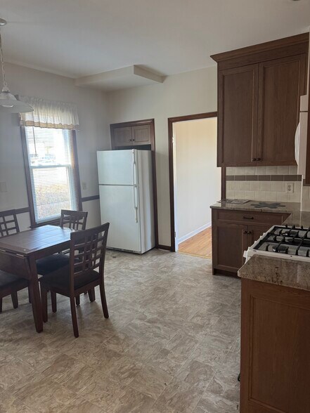 Building Photo - 289 Spruce St