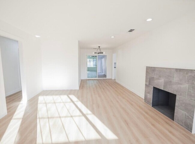 Building Photo - 5331 Bradford Dr
