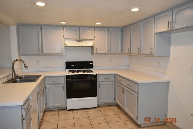 Building Photo - Cozy 3 bed 2 bath