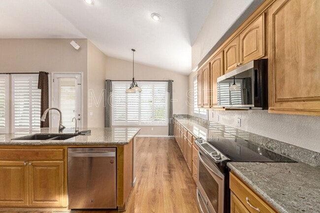 Building Photo - 2738 E Silverwood Dr