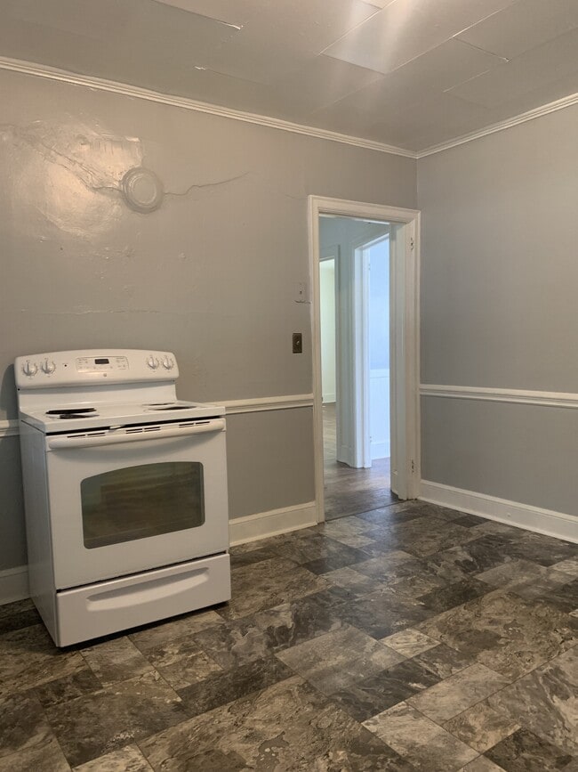 Building Photo - 1105 N Charlotte Ave