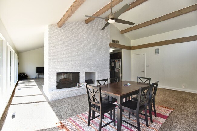 Building Photo - Mid Century Modern home in the Patrick Hen...