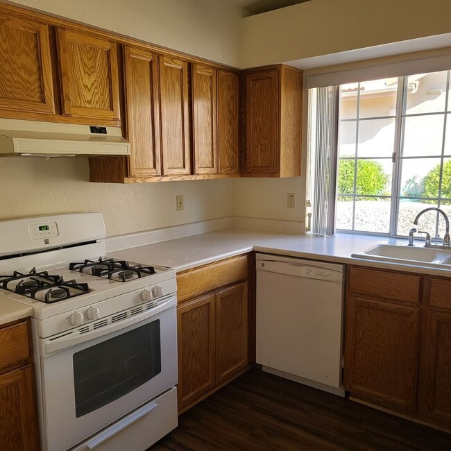 Building Photo - TOWNHOME - COTTONWOOD - SAWMILL GARDENS