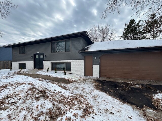 Building Photo - Move-In Incentive Available | Fully Renovated 4-Bedroom Home | Forest Lake Schools (ISD 831)