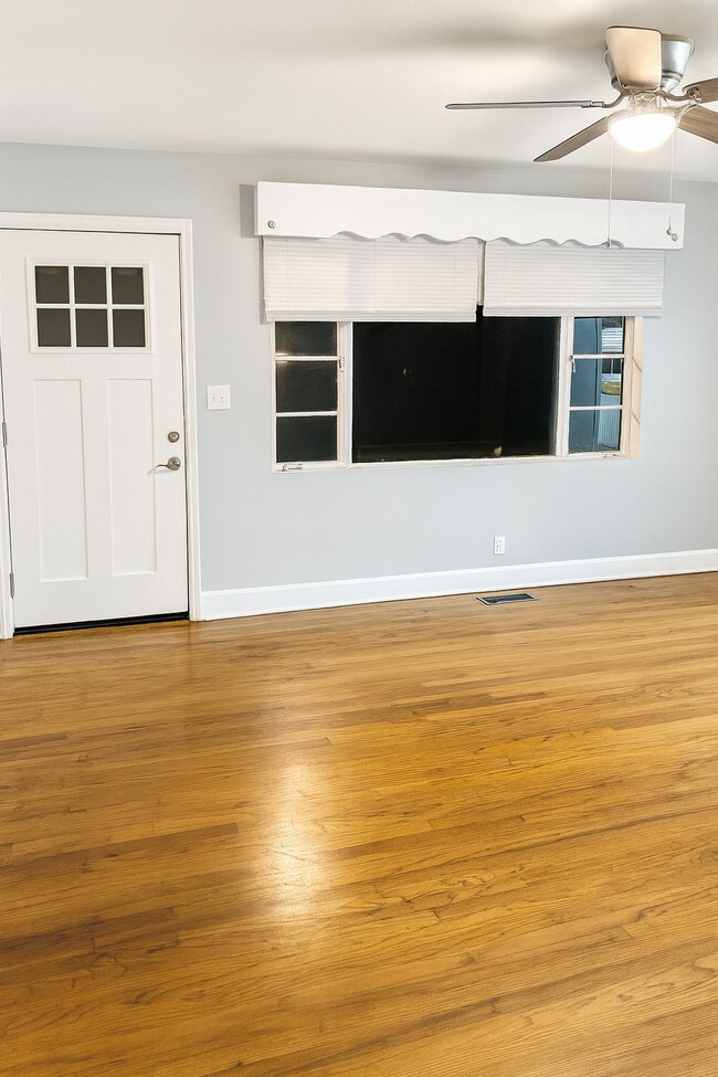 Building Photo - 290 Clisby Pl