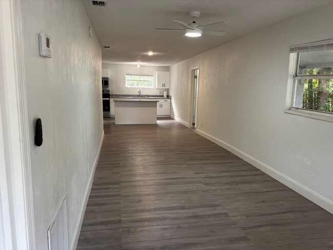 Building Photo - Newly Remodeled 3 Bedroom