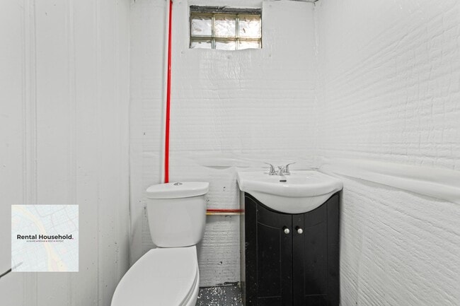 Building Photo - Stunning Renovated 3-Bedroom Bungalow