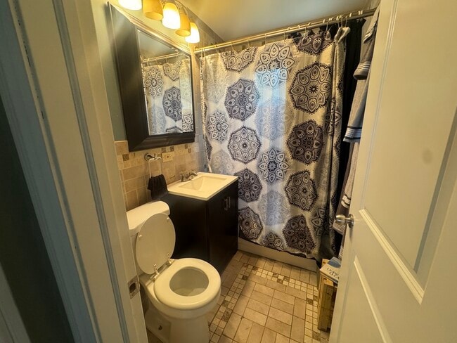 Building Photo - 253 Mantua St