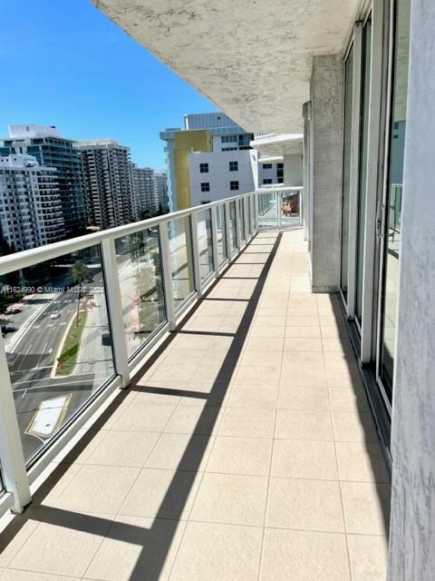 Building Photo - 5900 Collins Ave