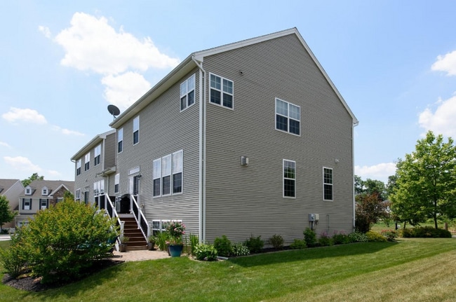 Building Photo - 322 Dartmouth Rd