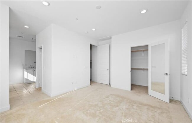 Building Photo - 319 Carmona