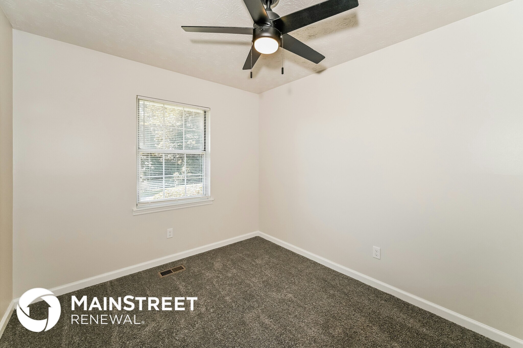 Building Photo - 6704 Bay Cir Dr