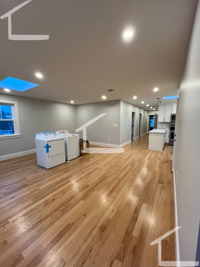 Building Photo - Nice New 3-bed, 2-bath Unit!