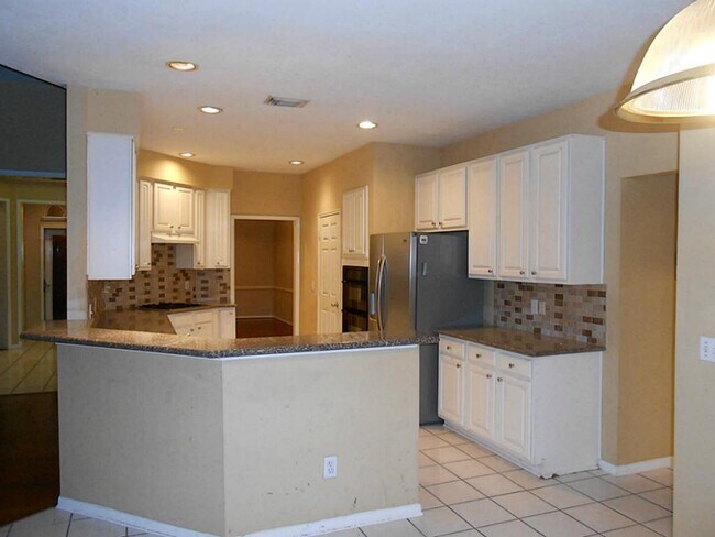 Building Photo - 6 Windfern Pl