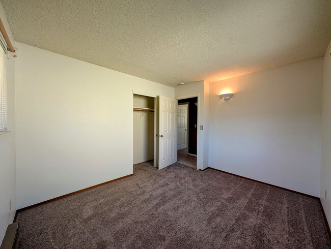 Building Photo - Over Sized 3-Bed, 2.5-Bath SFH w/ 2-Car Garage, & Fenced Backyard!
